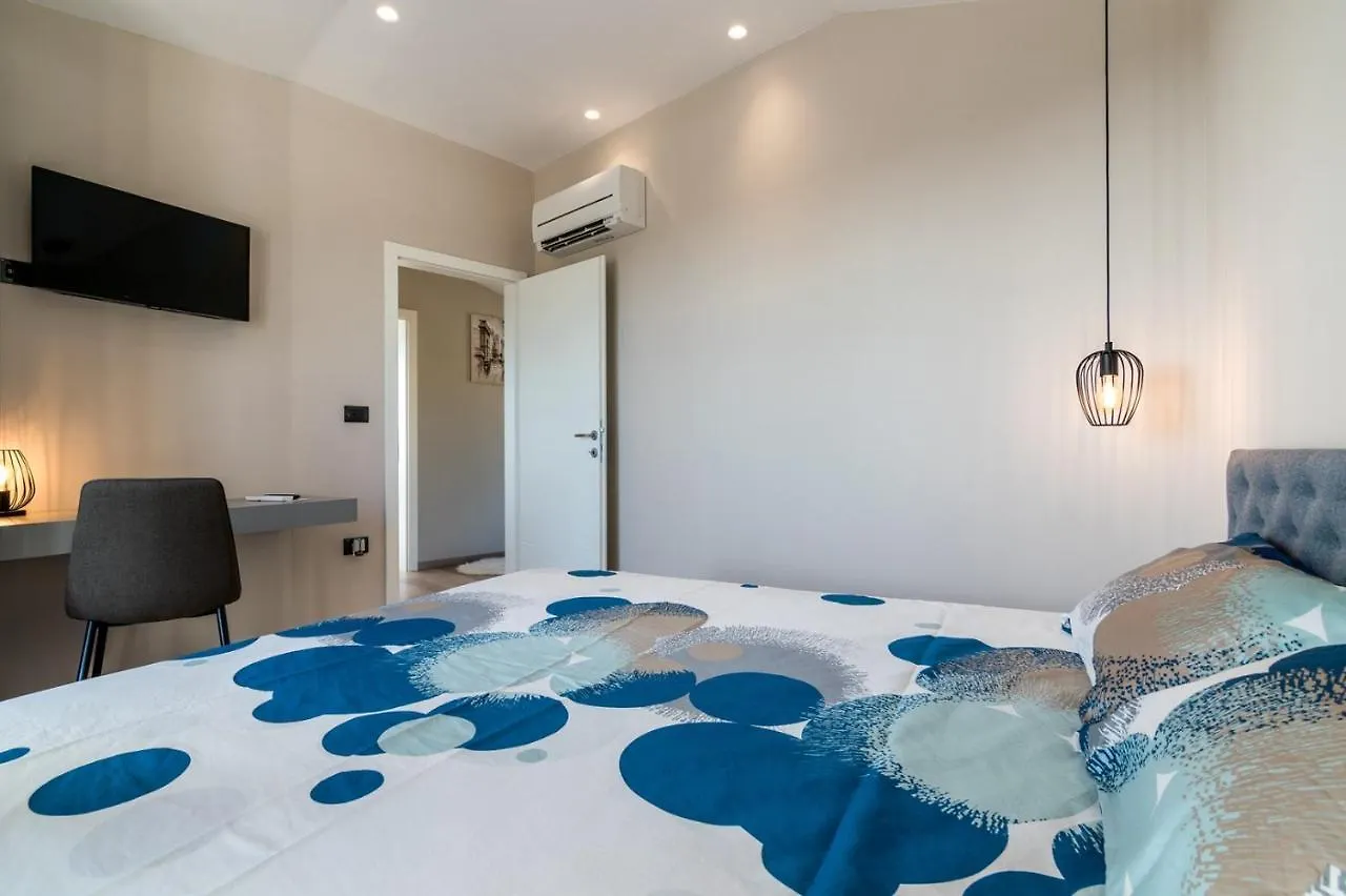 Beautiful Villa With Sea View Galizana